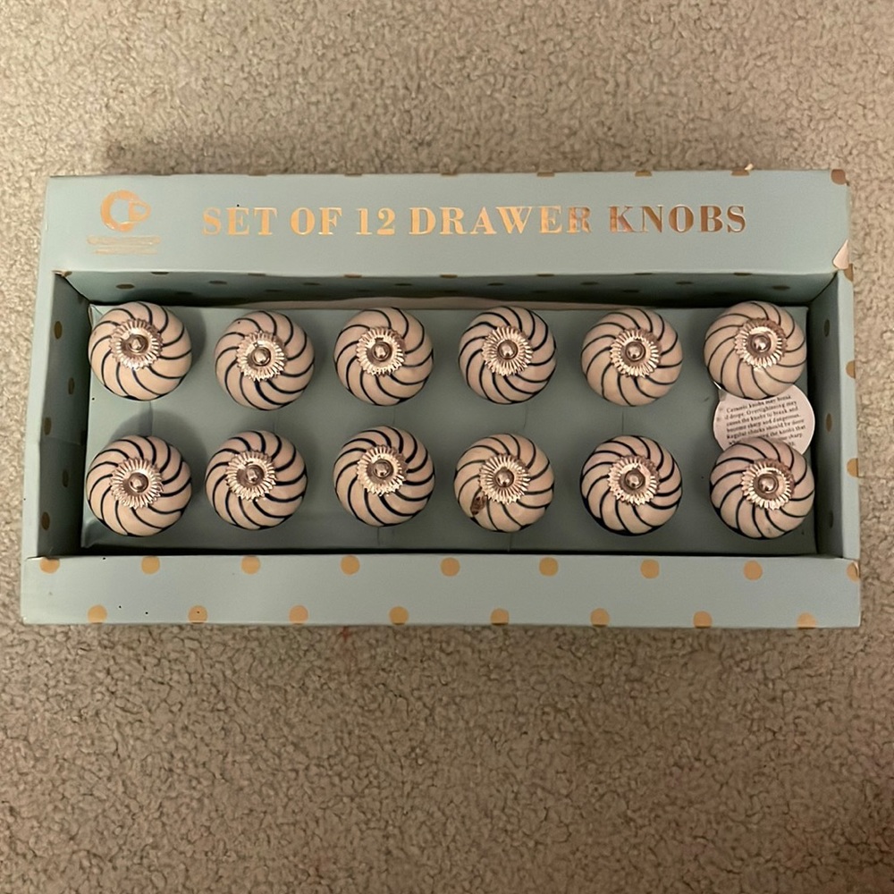 Set of 12 drawer knobs